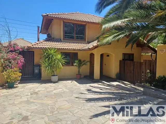 Exclusiva Casa en Condominio Privado | 4 Dormitorios | Seguridad 24/7 | 360 m² de Terreno