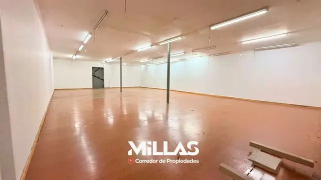 Terreno con oficinas y galpones