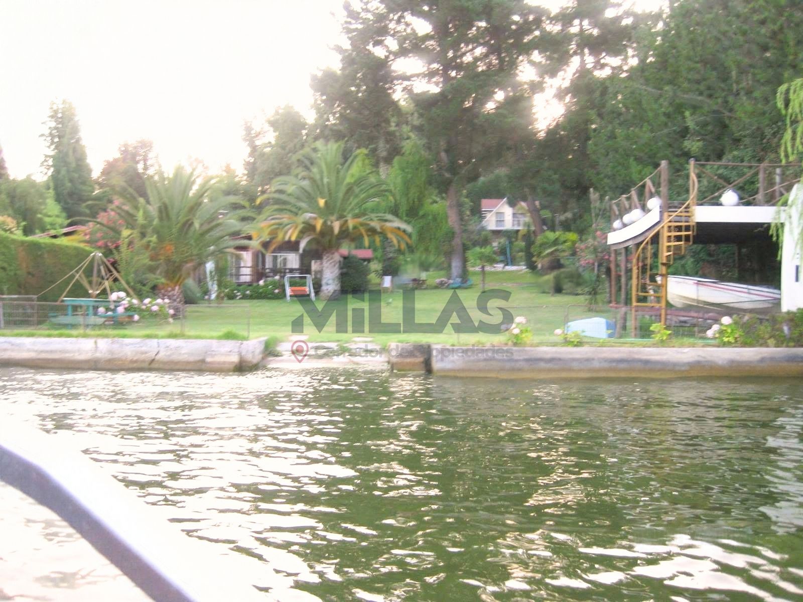 Casa con muelle, piscina y 2.000 m² para disfrutar el lago